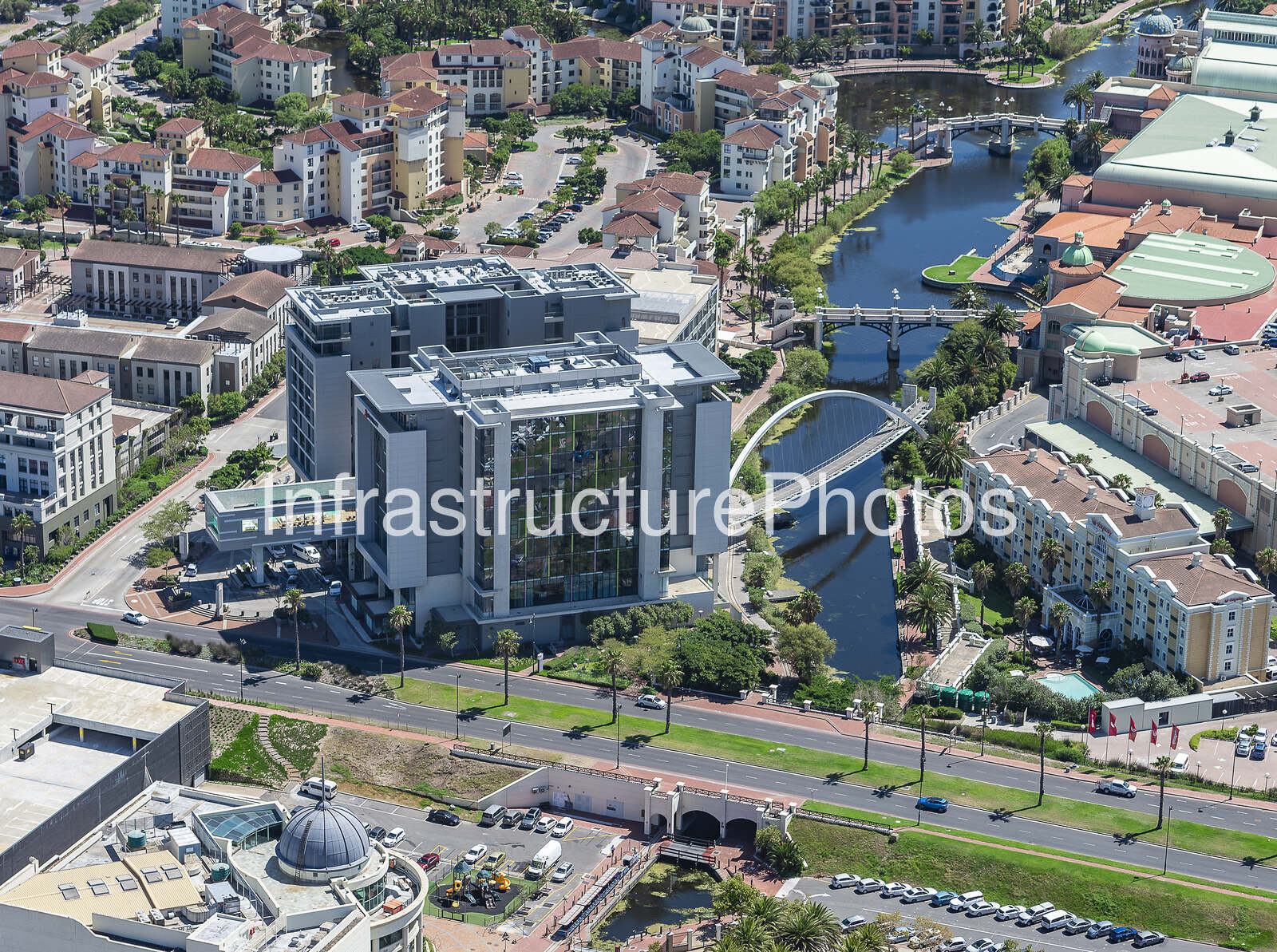 Cape-Town-Marriott-Hotel-Crystal-Towers_200104_1036-preview-1 Infrastructure photo preview - watermarked
