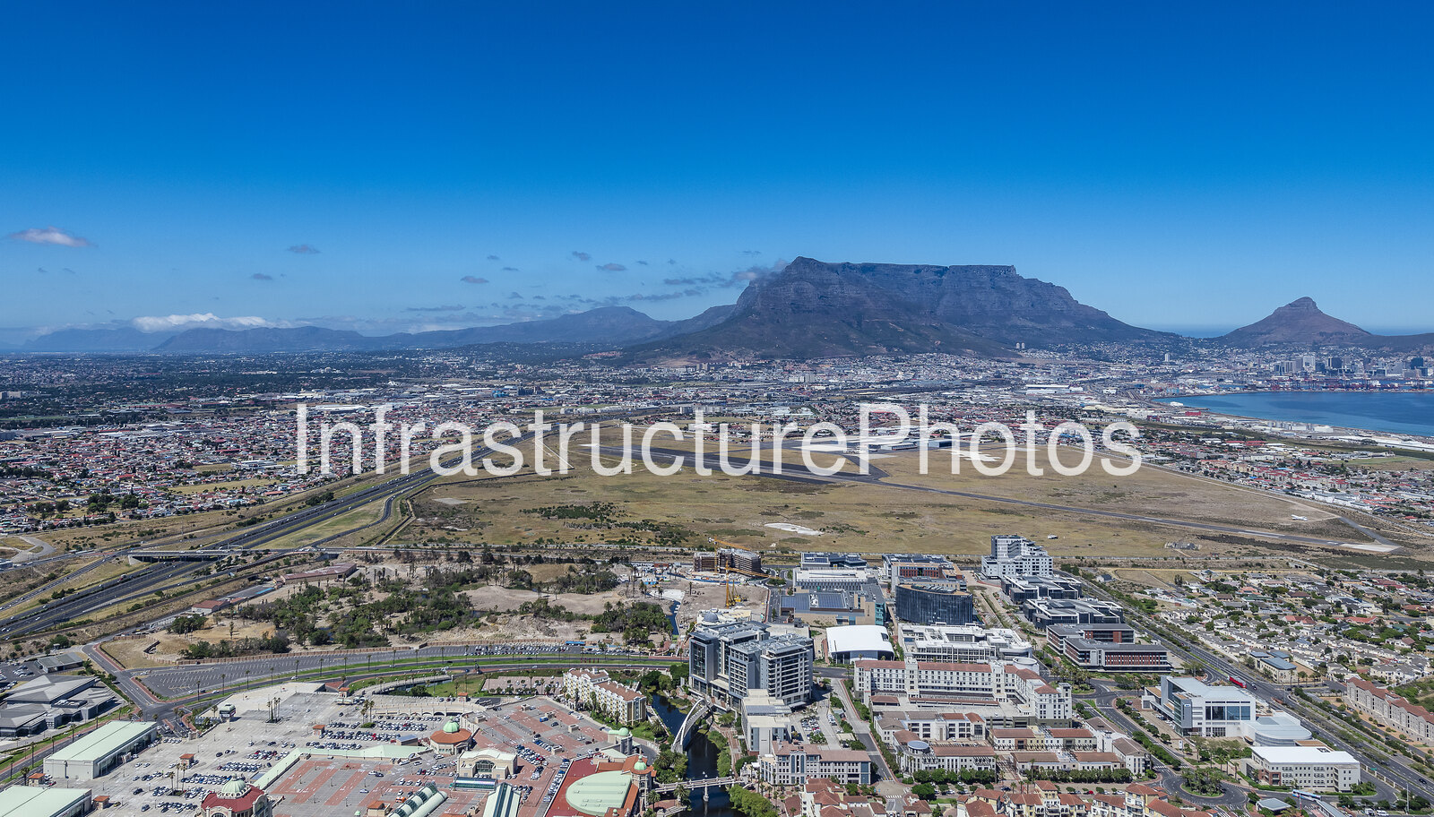 Cape-Town-Marriott-Hotel-Crystal-Towers_200104_1037-2-preview-1 Infrastructure photo preview - watermarked